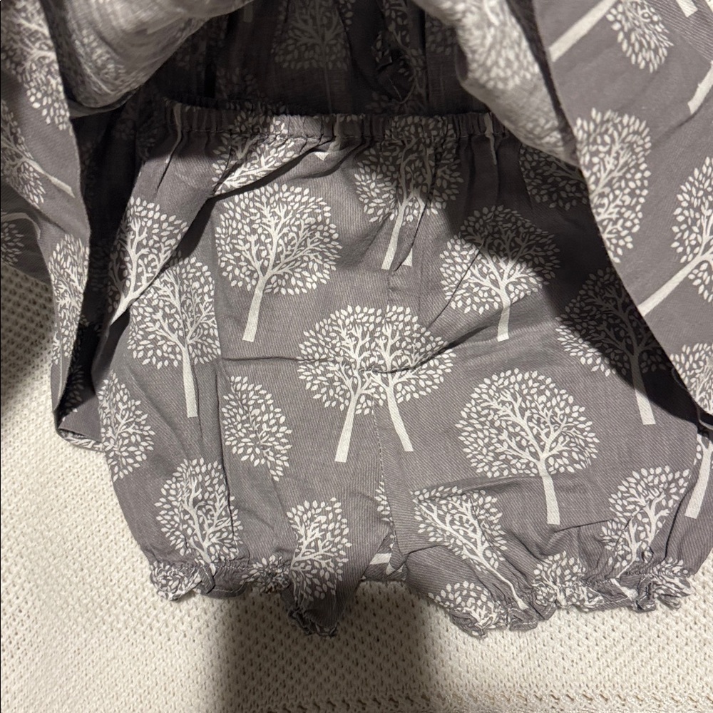 Infant smocked dress with tree Pattern - Picture 5 of 9